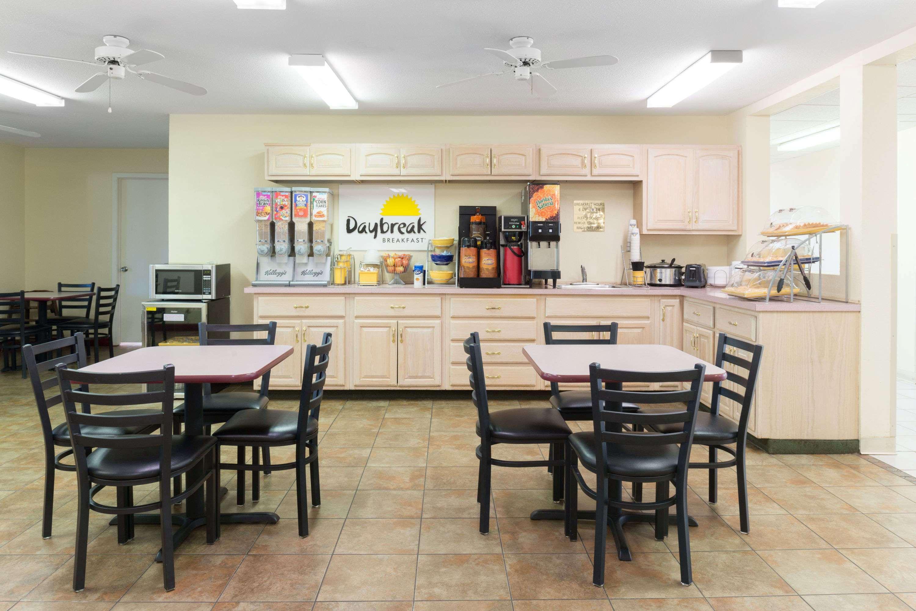 Days Inn By Wyndham Mount Vernon Extérieur photo