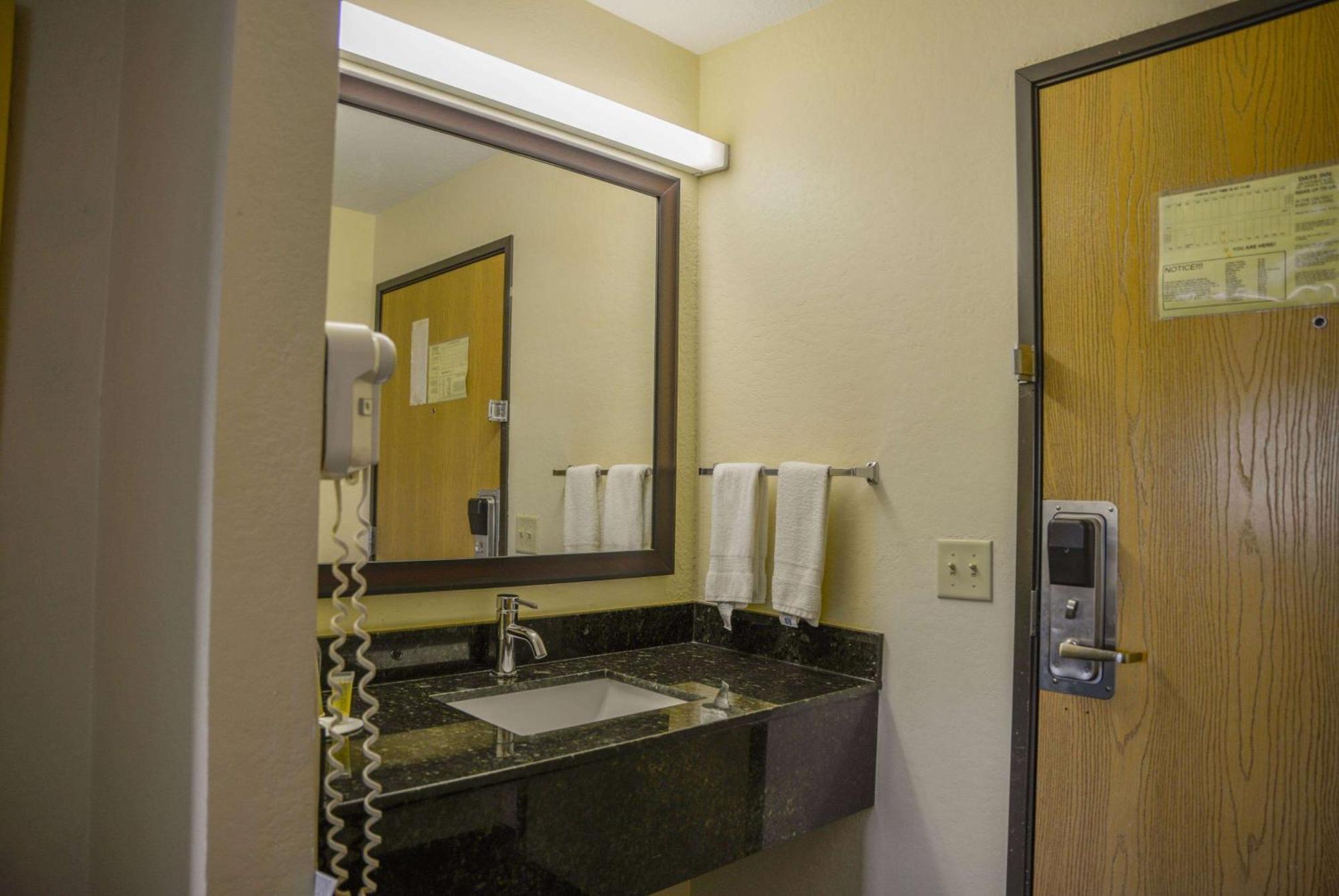 Days Inn By Wyndham Mount Vernon Extérieur photo
